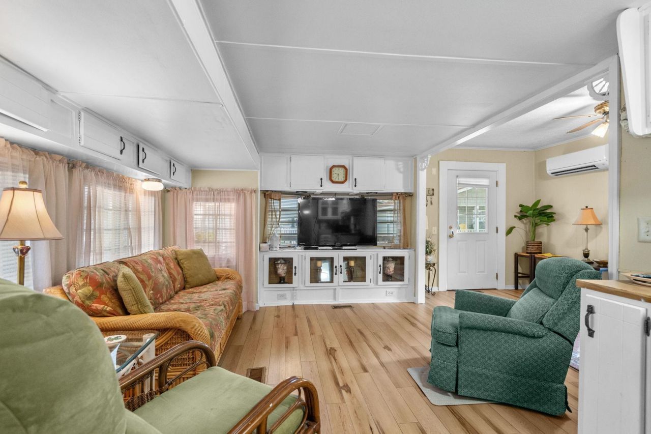 6001 1742 South Kings Hwy. Photo 10