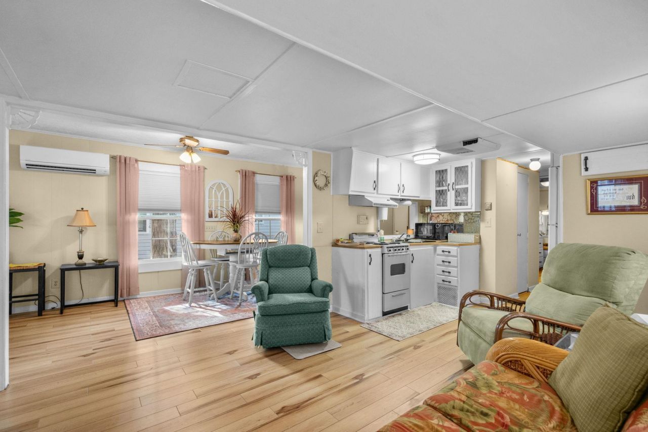 6001 1742 South Kings Hwy. Photo 11