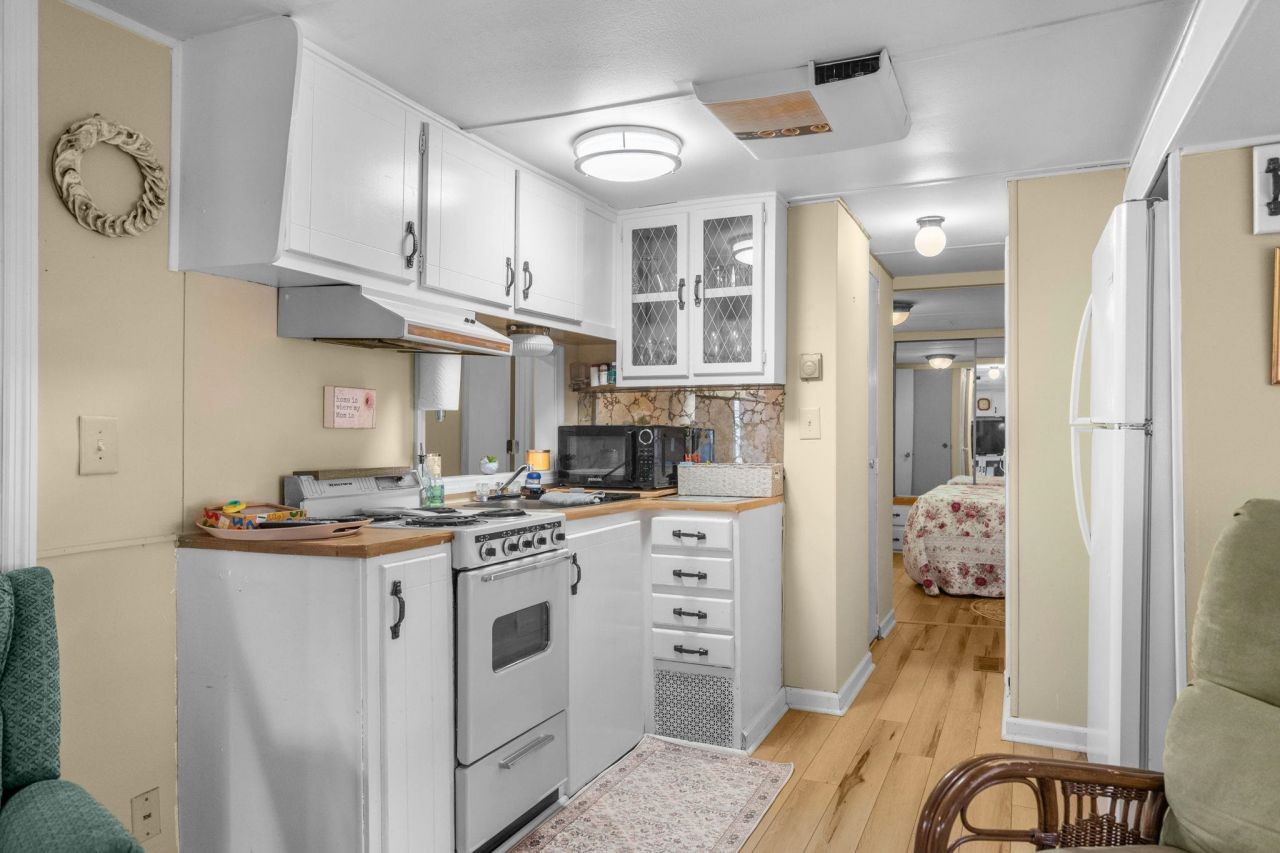 6001 1742 South Kings Hwy. Photo 12