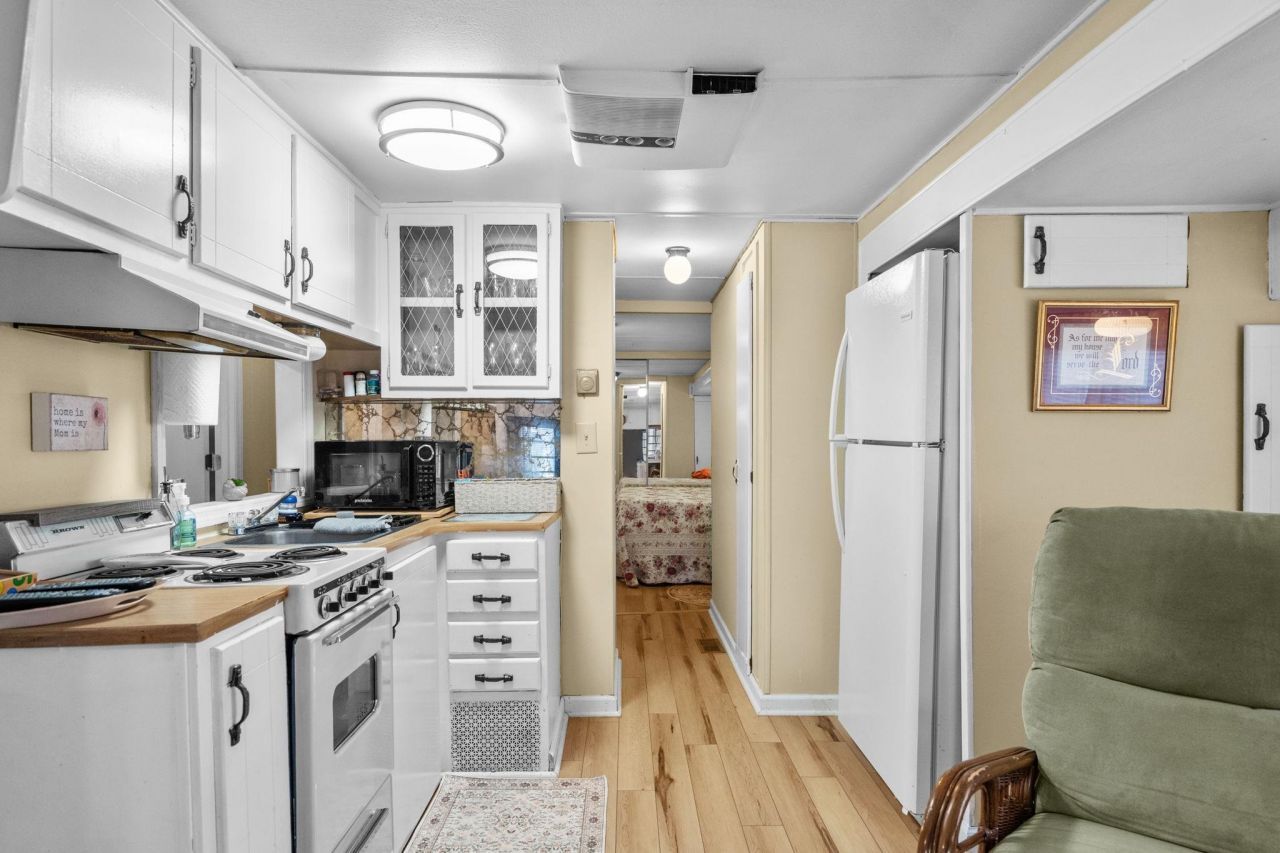 6001 1742 South Kings Hwy. Photo 13