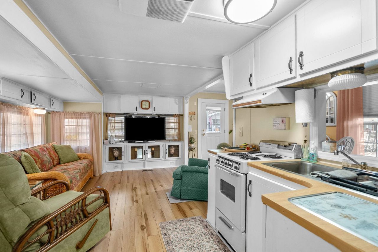 6001 1742 South Kings Hwy. Photo 15