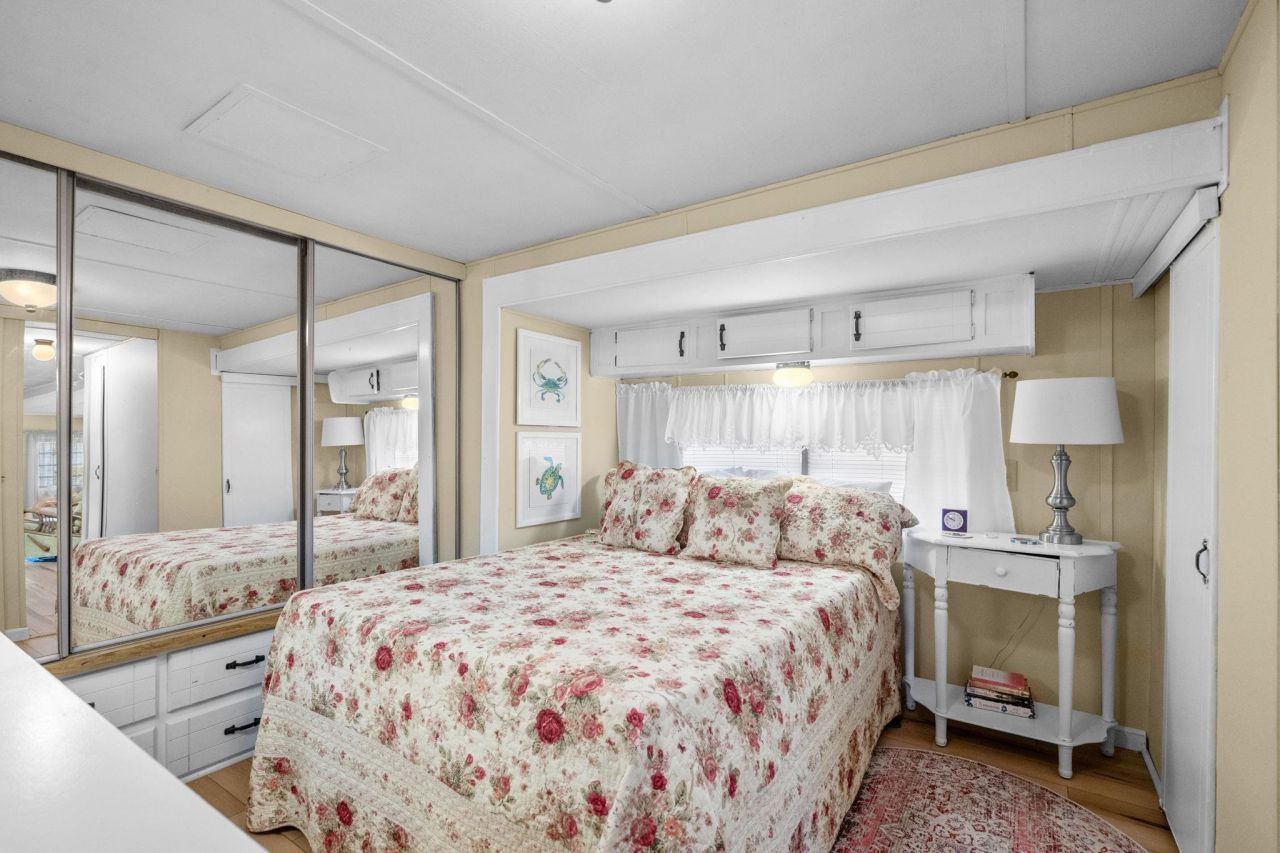 6001 1742 South Kings Hwy. Photo 16