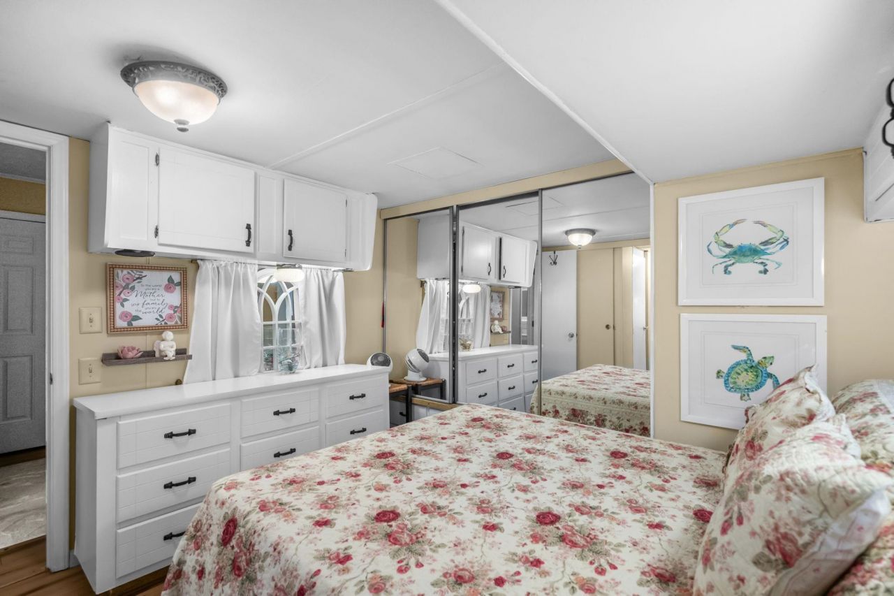 6001 1742 South Kings Hwy. Photo 17