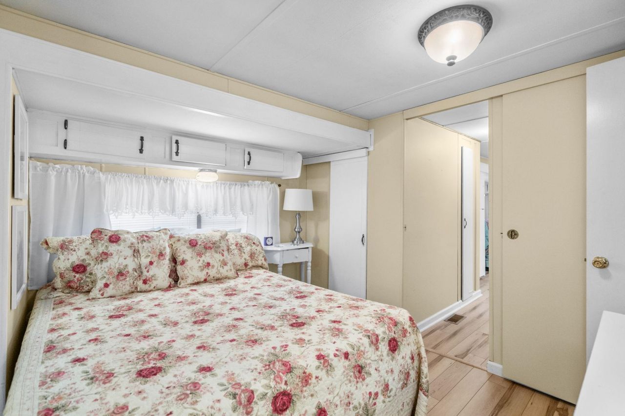 6001 1742 South Kings Hwy. Photo 18