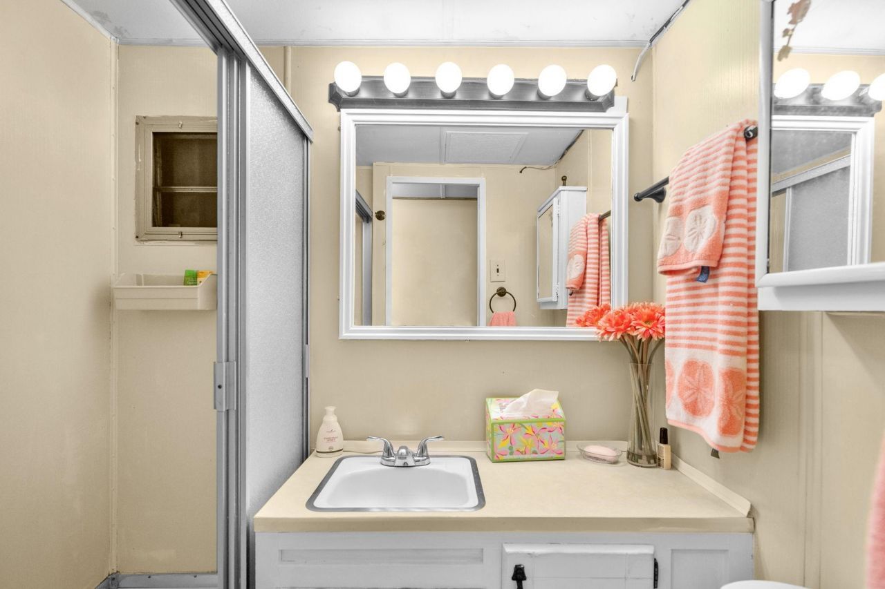 6001 1742 South Kings Hwy. Photo 23