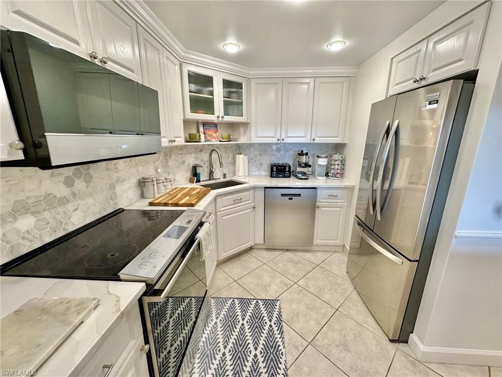 1 Bluebill Ave, Unit 604, Naples, FL 34108 Photo