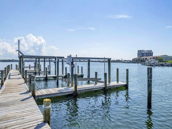 421 Waterway Lane, Fort Walton Beach, FL 32547