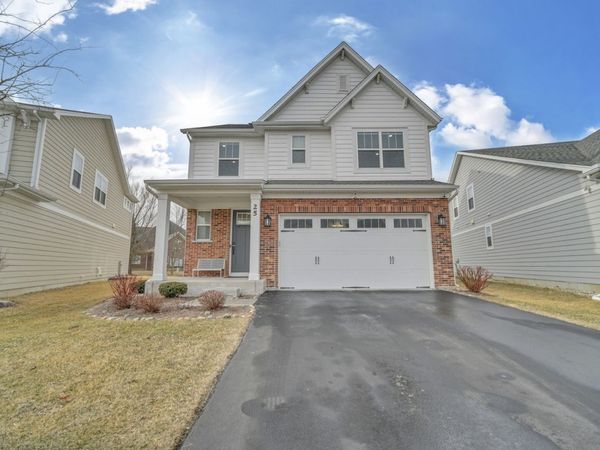25 Commons Circle, Hawthorn Woods, IL 60047