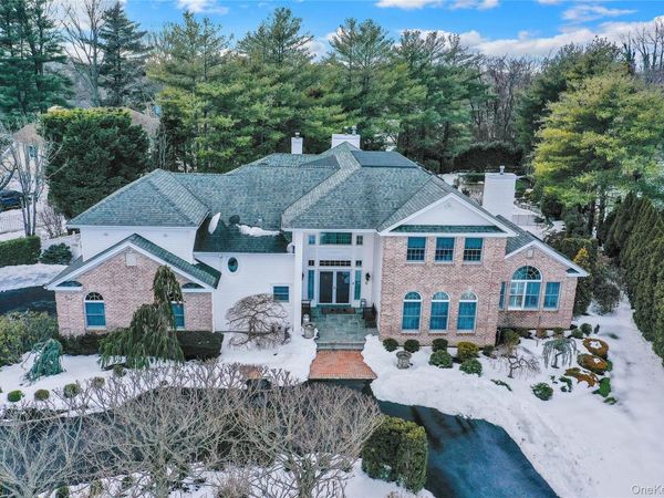 15 Pironi Court , Woodbury, NY 11797