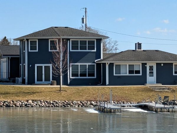 21943 116th St, Salem Lakes, WI 53104