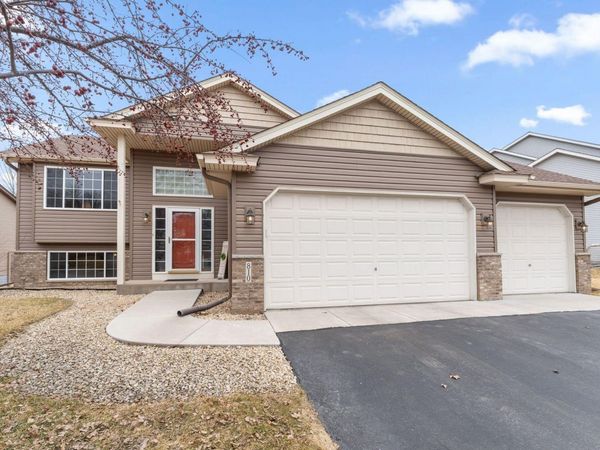 810 Kadler Avenue NE, Hanover, MN 55341