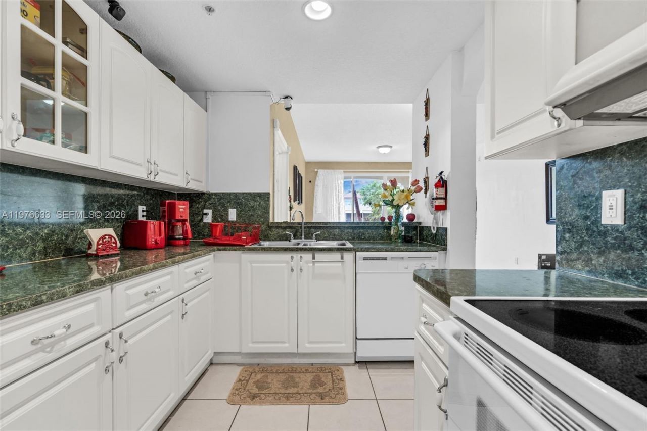 6700 NW 114th Ave, Unit 905, Doral, FL 33178 Photo