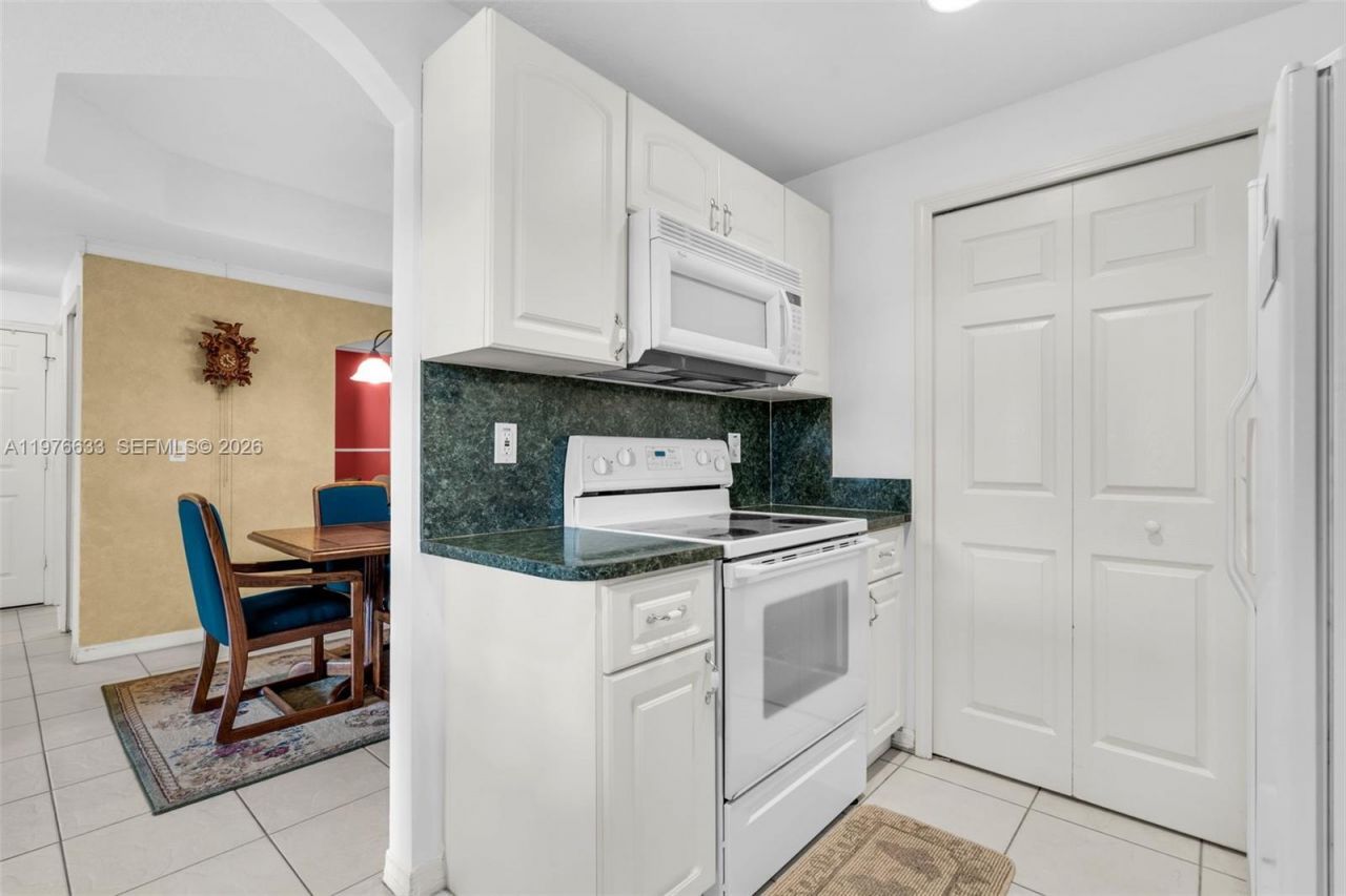 6700 NW 114th Ave, Unit 905, Doral, FL 33178 Photo