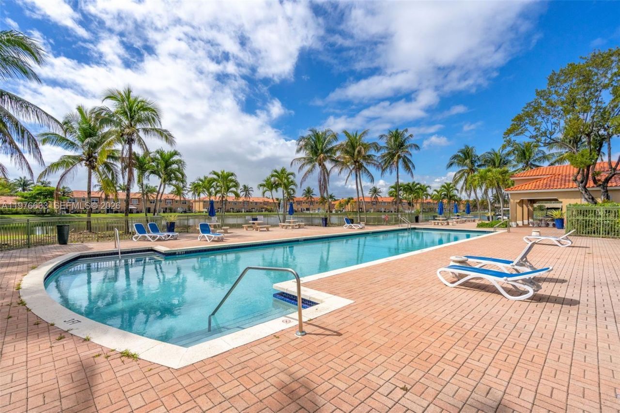 6700 NW 114th Ave, Unit 905, Doral, FL 33178 Photo