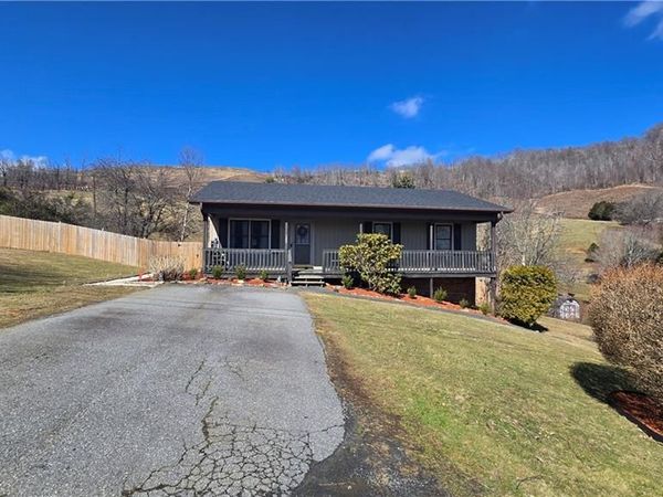 125 Benfield Drive, Jefferson, NC 28640