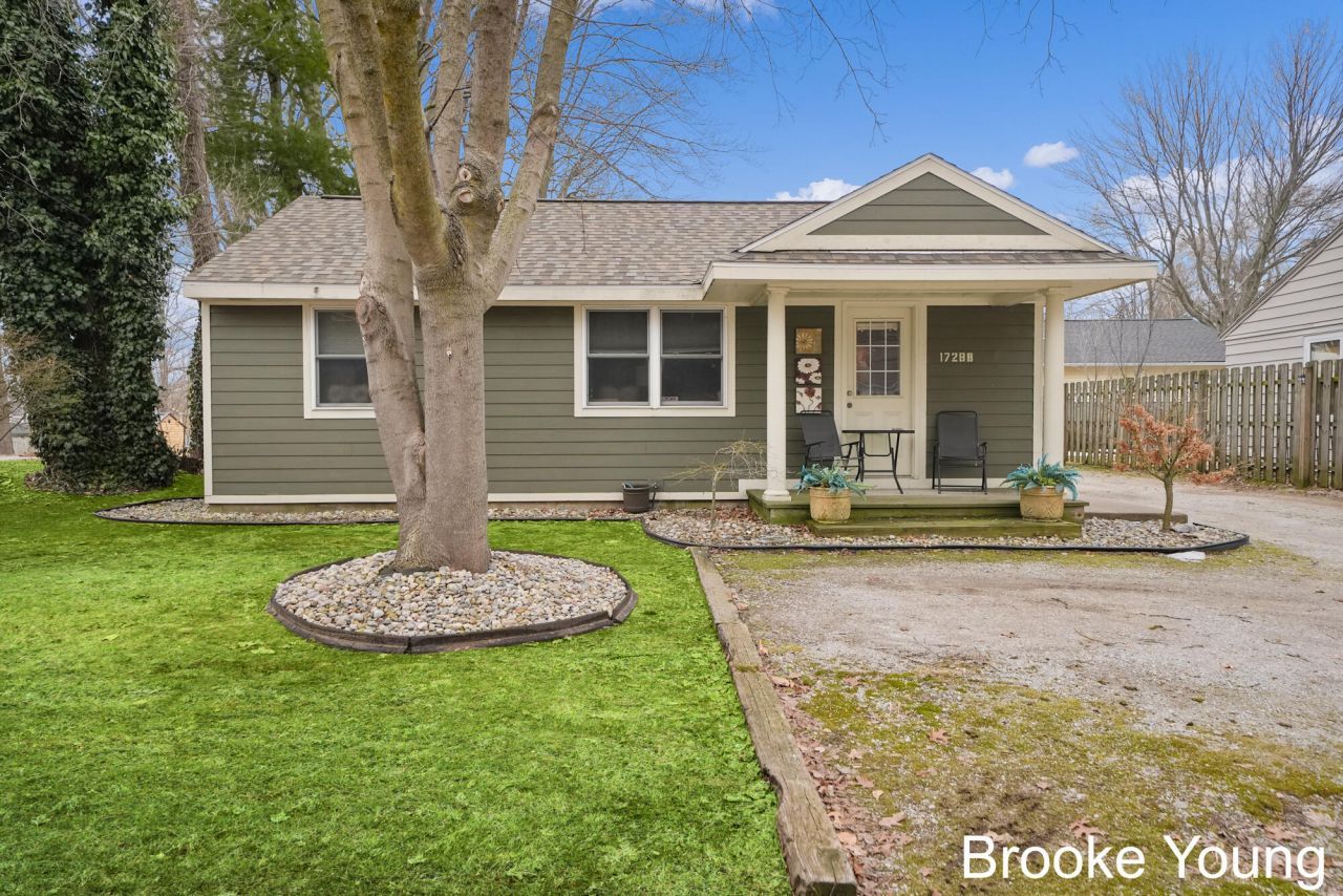 17288 W Spring Lake Road, Spring Lake, MI 49456 Main Photo