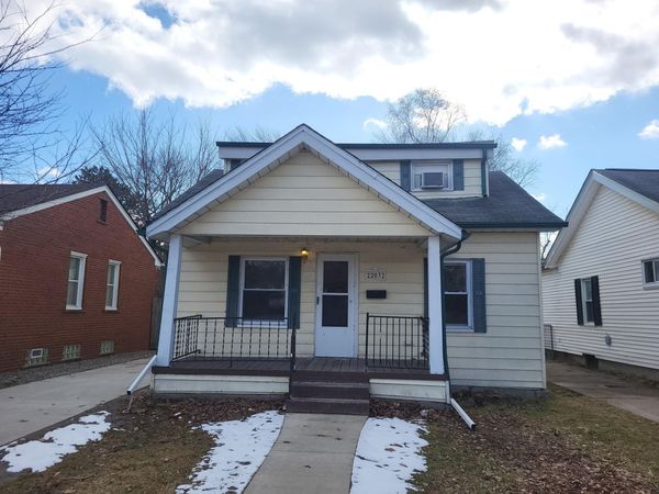 22032 Elizabeth Street, Saint Clair Shores, MI 48080