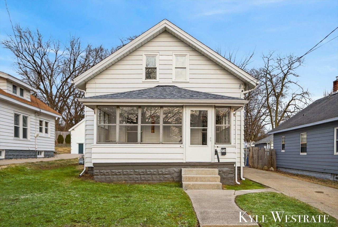 714 Emerald Avenue Ne, Grand Rapids, MI 49503 Main Photo