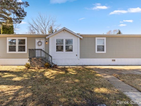 7296 W Maize Drive NE, Belmont, MI 49306