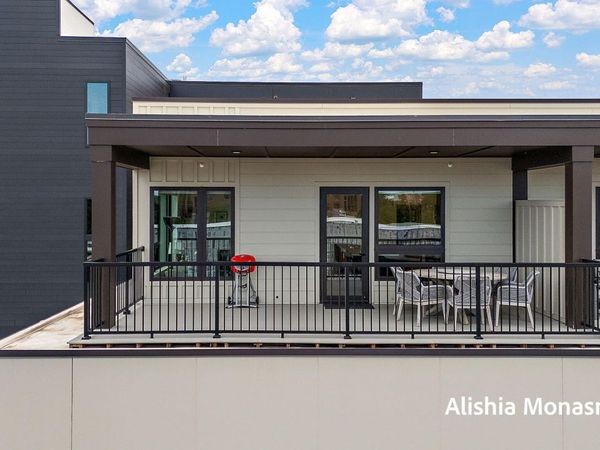 300 Washington Avenue, Unit 1, Grand Haven, MI 49417