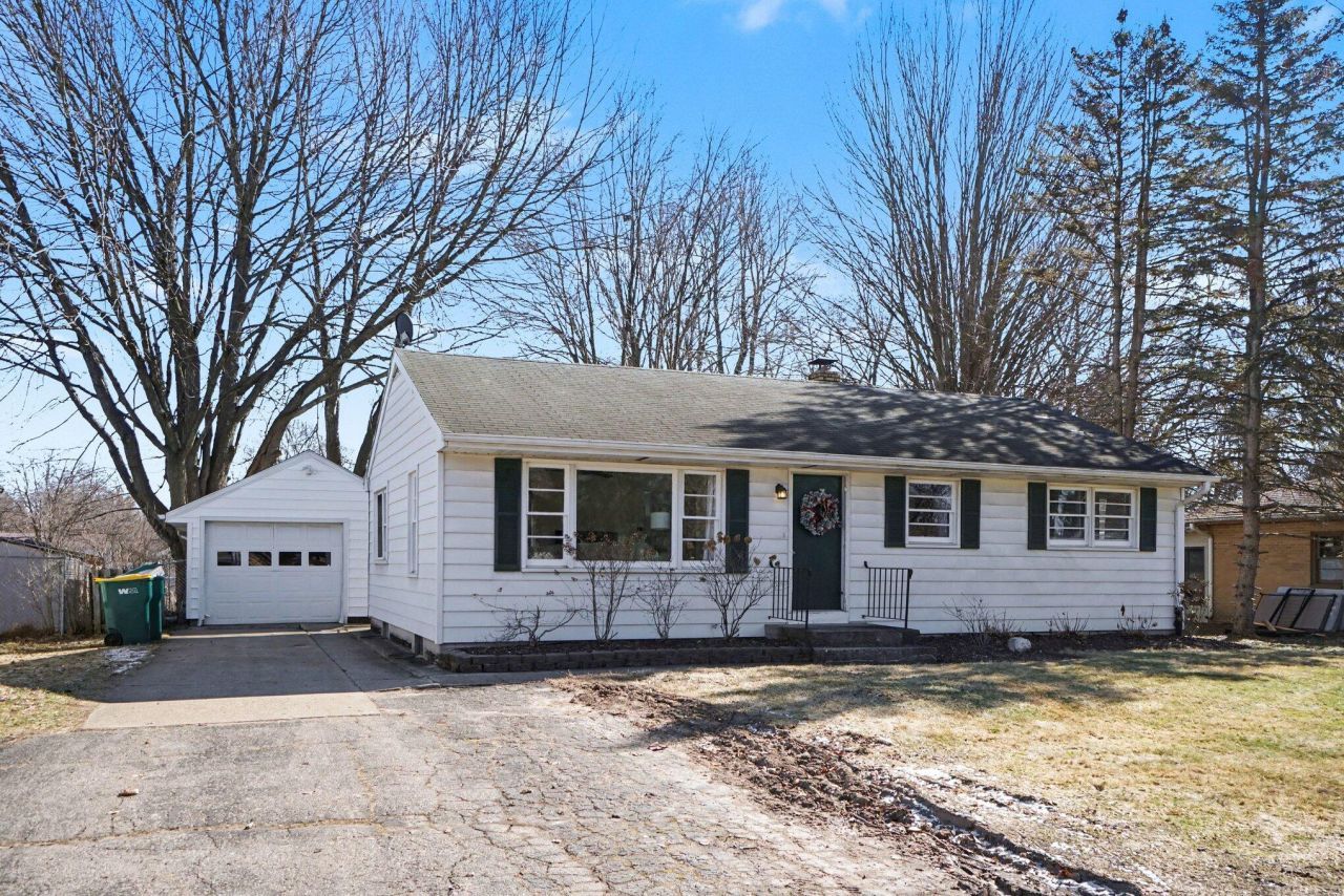 6909 Oakland Drive, Portage, MI 49024 Main Photo