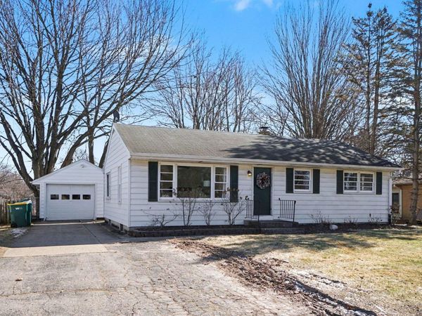 6909 Oakland Drive, Portage, MI 49024