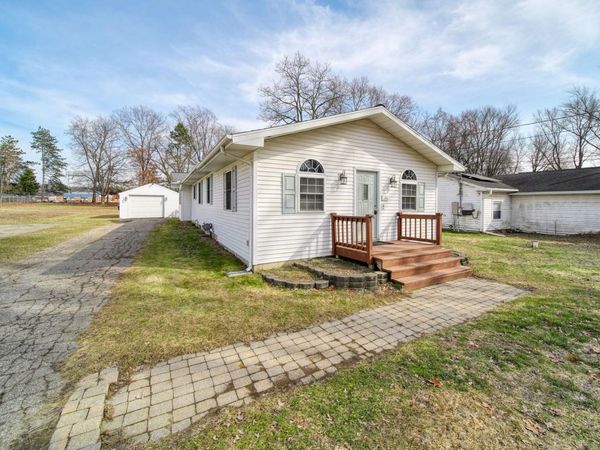 211 Hackett Street, Jackson, MI 49202