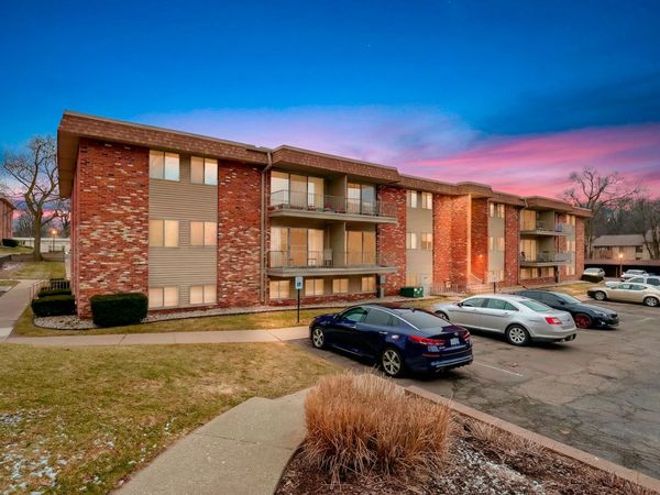 734 W Kilgore Road, Unit 101, Kalamazoo, MI 49008