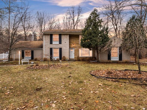 22030 Rougewood Drive, Southfield, MI 48033