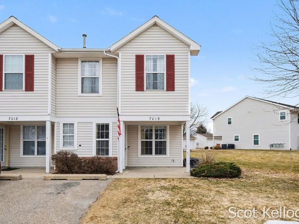 7016 S Cannon Place Drive, Unit 15, Rockford, MI 49341