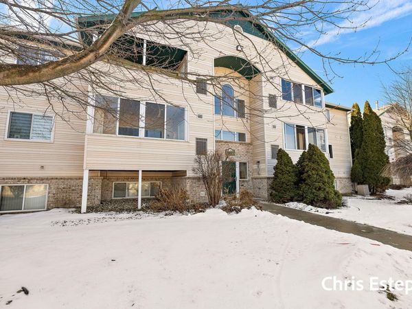5877 Crosswinds Drive, Unit 32, Norton Shores, MI 49444