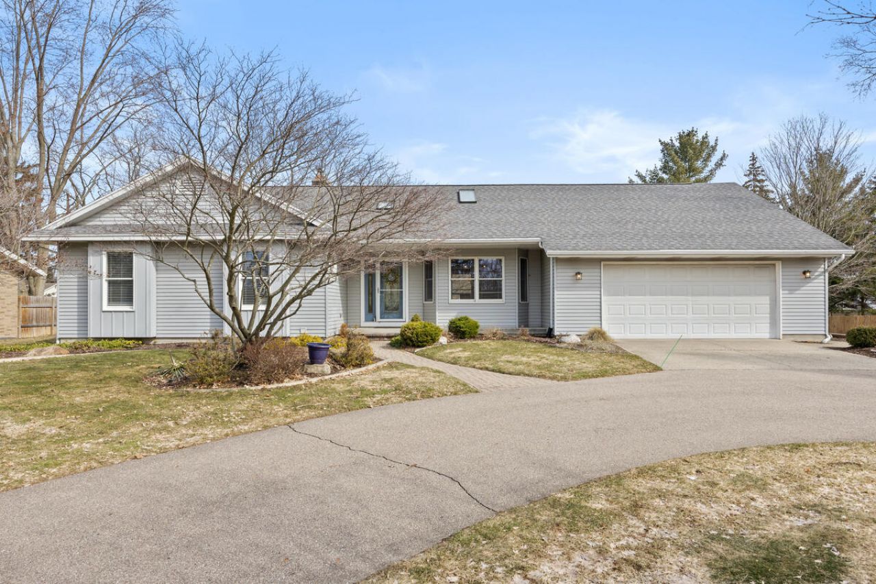 2126 Lamont Avenue Nw, Grand Rapids, MI 49534 Main Photo