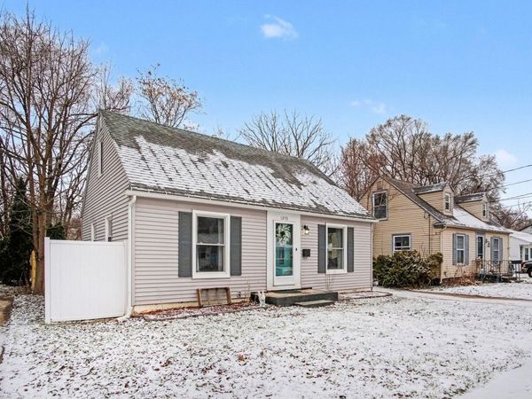 1253 Emerald Avenue NE, Grand Rapids, MI 49505