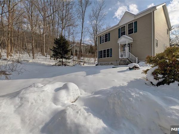 6 Hudson Avenue, Jefferson Township, NJ 07438