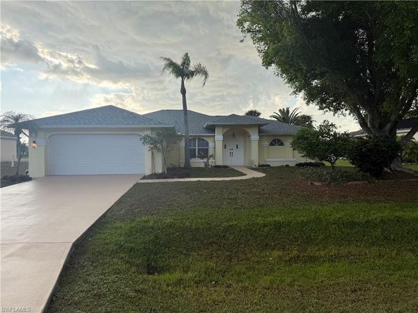 11574 Royal Tee CIR, CAPE CORAL, FL 33991