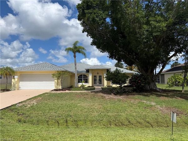 11574 Royal Tee CIR, CAPE CORAL, FL 33991
