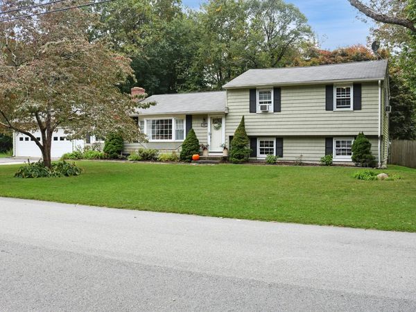 36 Pinecrest, North Stonington, CT 06359