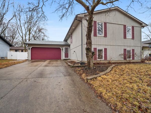 102 Nottingham Chase, Normal, IL 61761