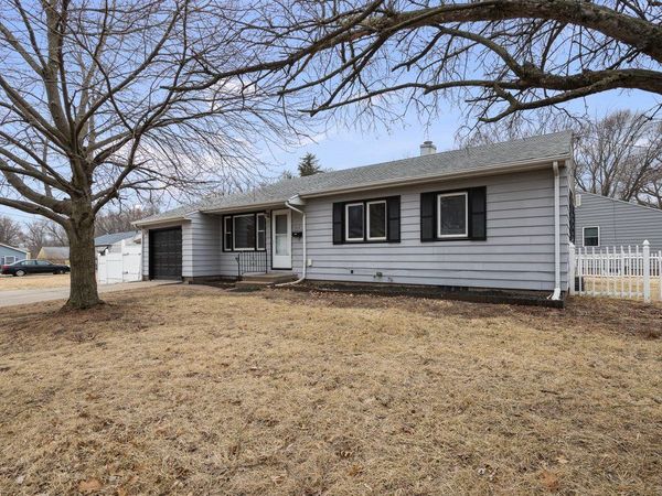 612 WAVERLY Road , Davenport, IA 52804