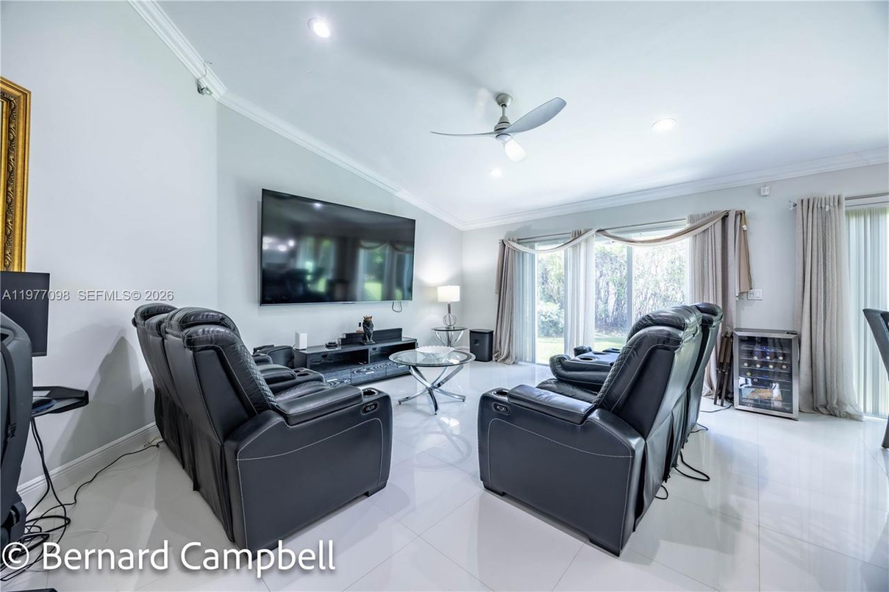 1210 NW 193rd Ave, Pembroke Pines, FL 33029 Photo