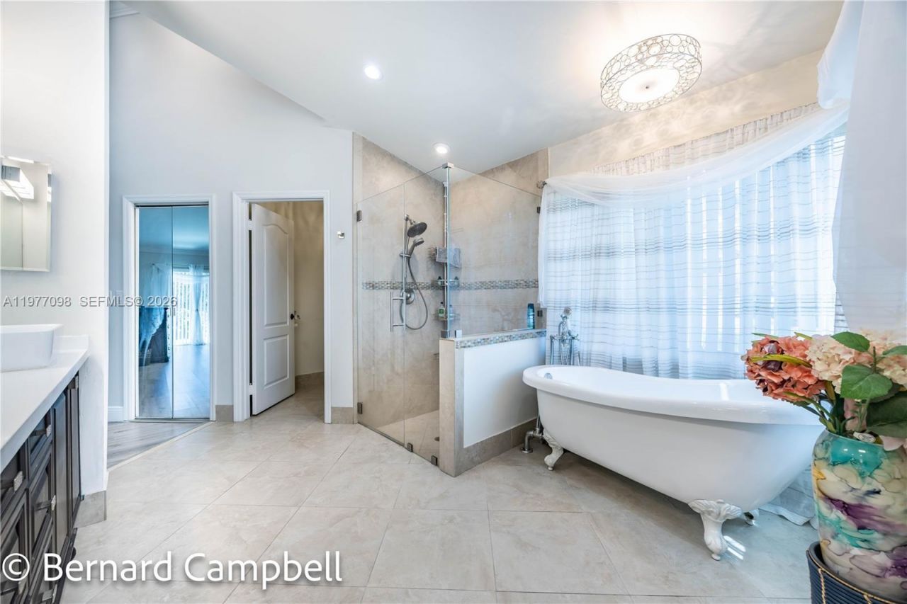 1210 NW 193rd Ave, Pembroke Pines, FL 33029 Photo