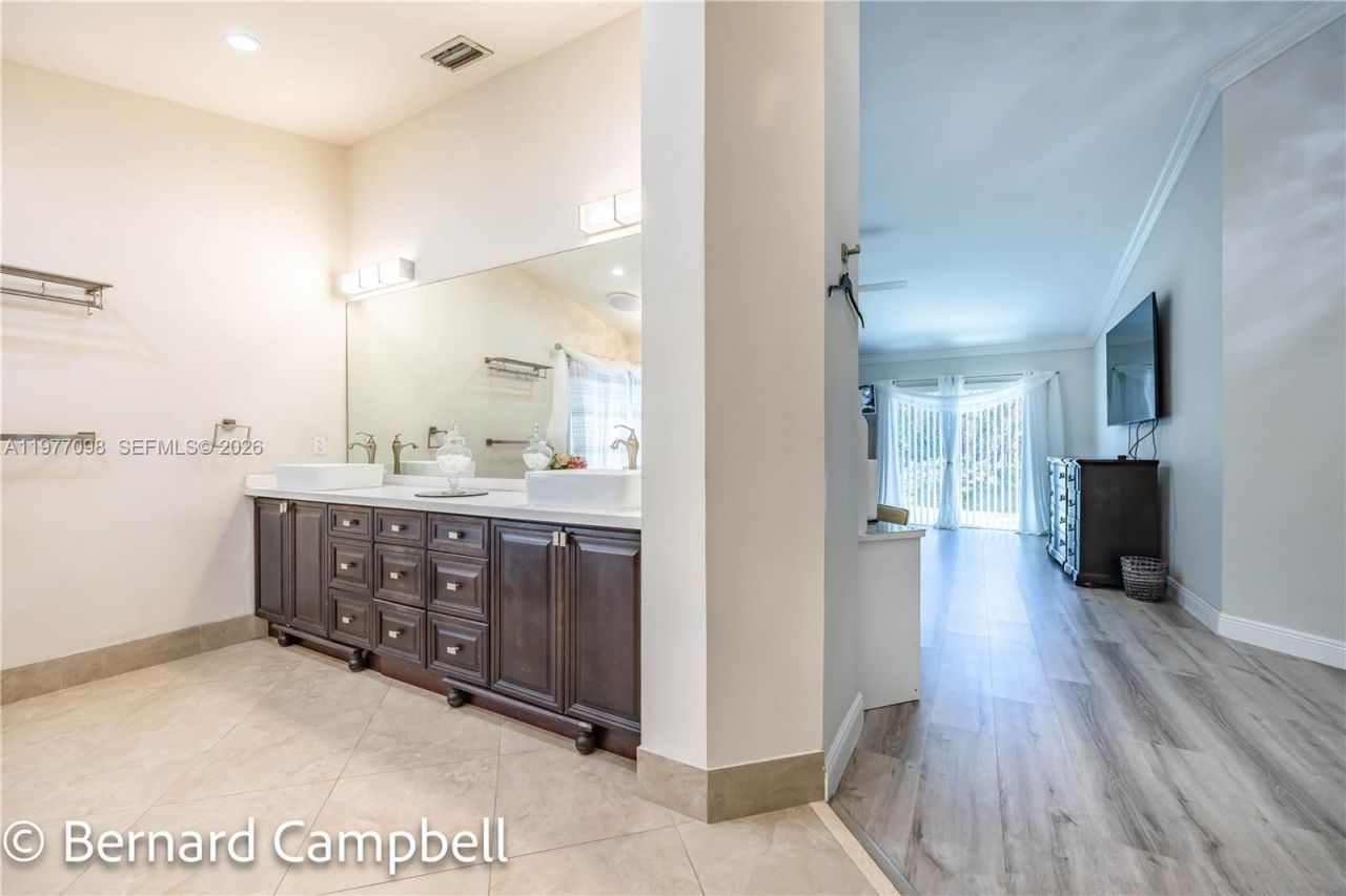 1210 NW 193rd Ave, Pembroke Pines, FL 33029 Photo