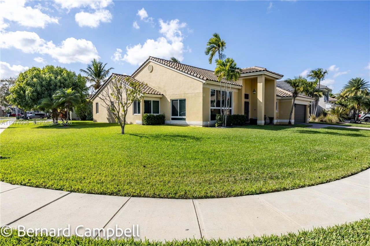 1210 NW 193rd Ave, Pembroke Pines, FL 33029 Photo