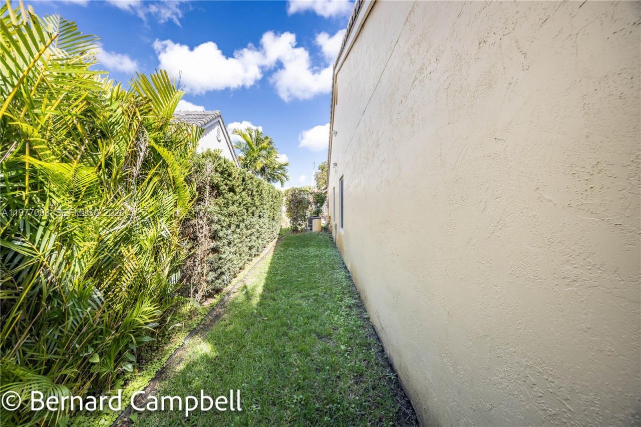 1210 NW 193rd Ave, Pembroke Pines, FL 33029 Photo