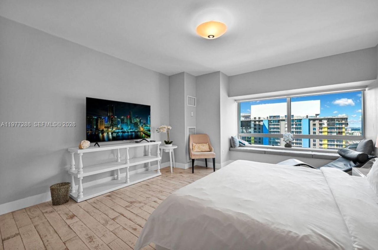 1435 Brickell Ave , Unit 3401, Miami, FL 33131 Photo