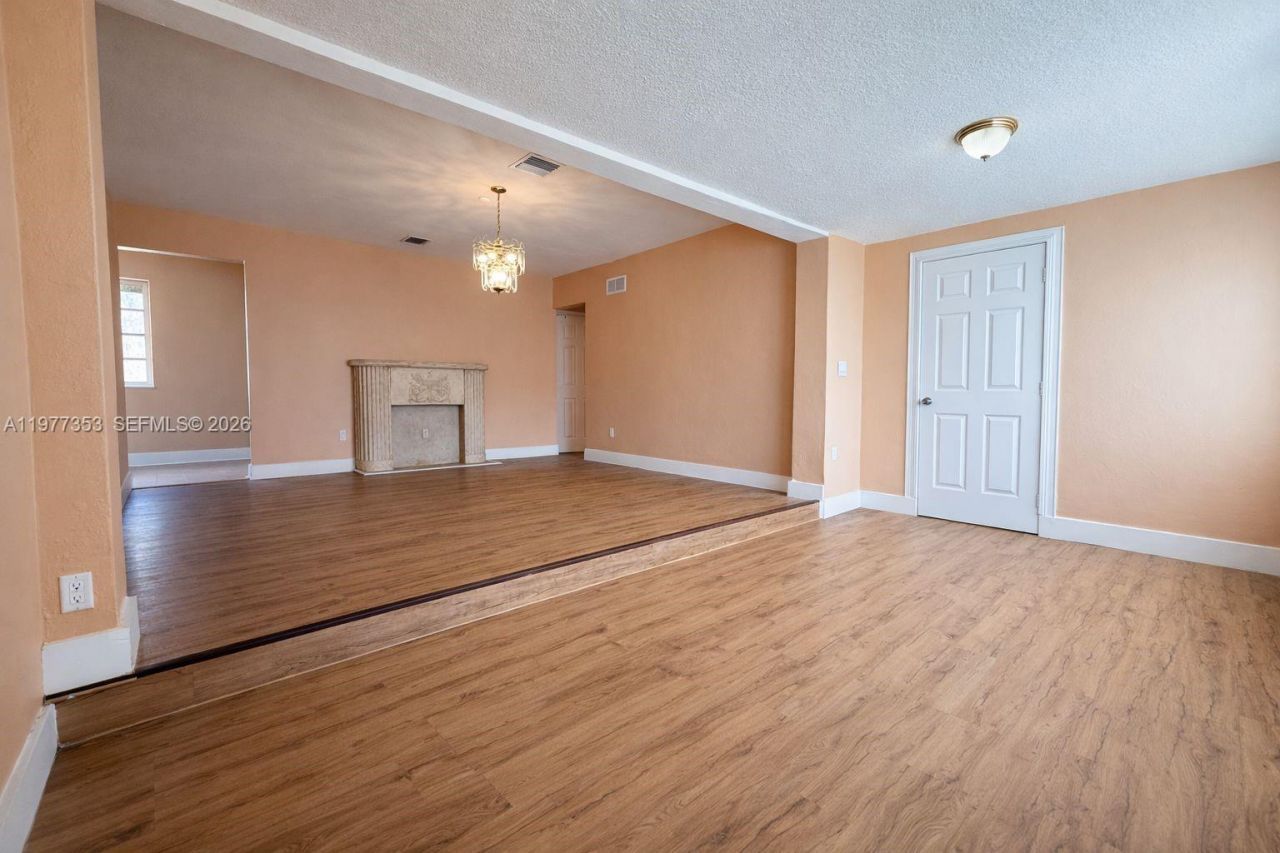 3131 SW 2nd St, Unit 3131, Miami, FL 33135 Photo