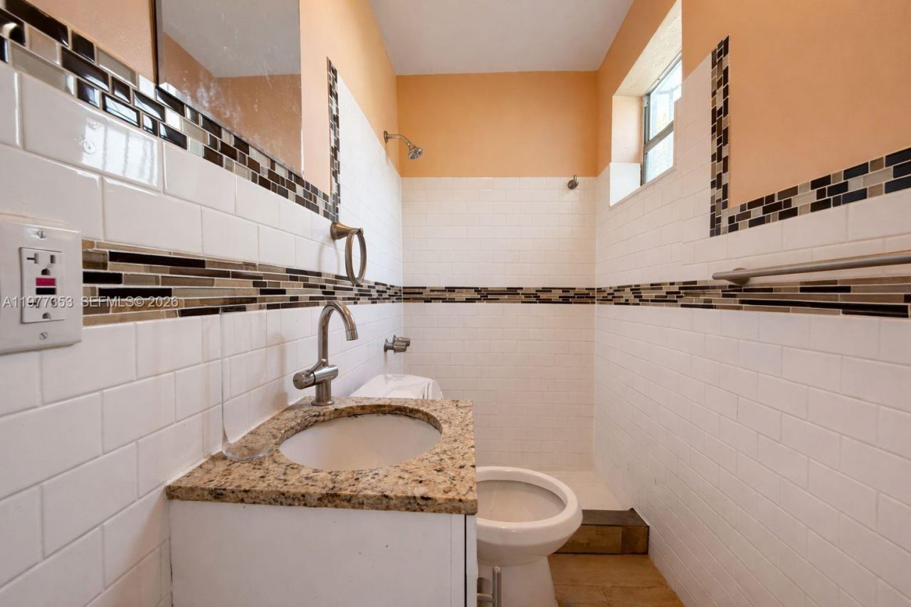 3131 SW 2nd St, Unit 3131, Miami, FL 33135 Photo