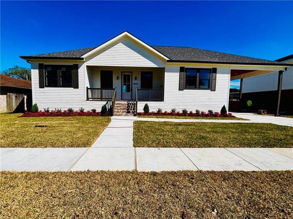 421 FIRETHORN Drive , Gretna, LA 70056