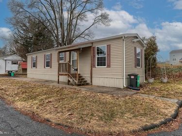 14 SHELLIE STREET, LEBANON, PA 17046