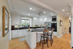 27 Waterway Island Drive photo 4